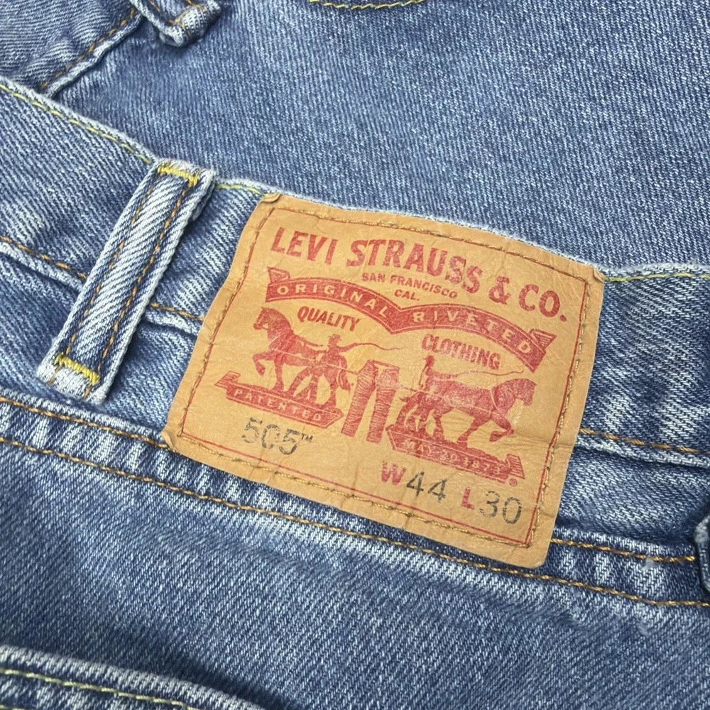 Levi's 505 Jeans Mens 44x30 Blue Regular Fit Straight Leg Medium Wash Denim